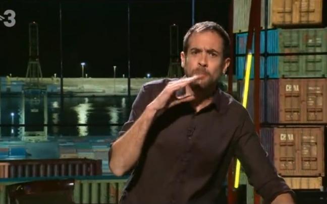 Joel D&iacute;az, haciendo un gesto de que huele mal tras escuchar el himno espa&ntilde;ol.