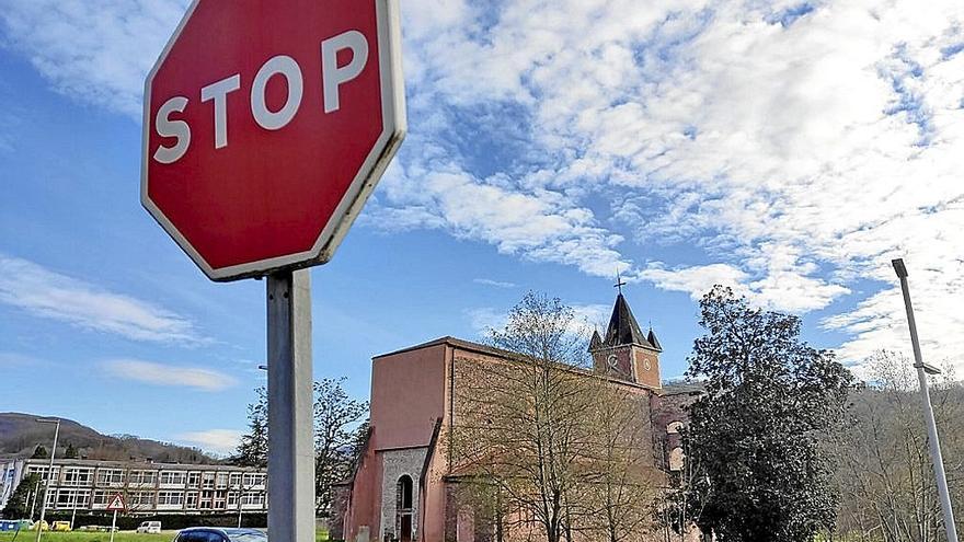 El vivero de empresas proyectado en la iglesia del campus de Lekaroz, paralizado.