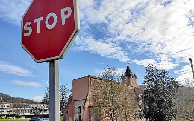El vivero de empresas proyectado en la iglesia del campus de Lekaroz, paralizado.