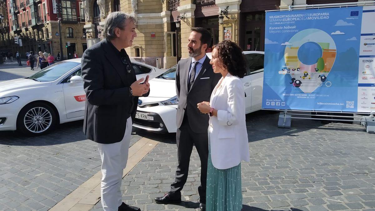 Iñaki Pardo, Javier Hurtado y Nora Abete en la presentación de la iniciativa este martes en Bilbao