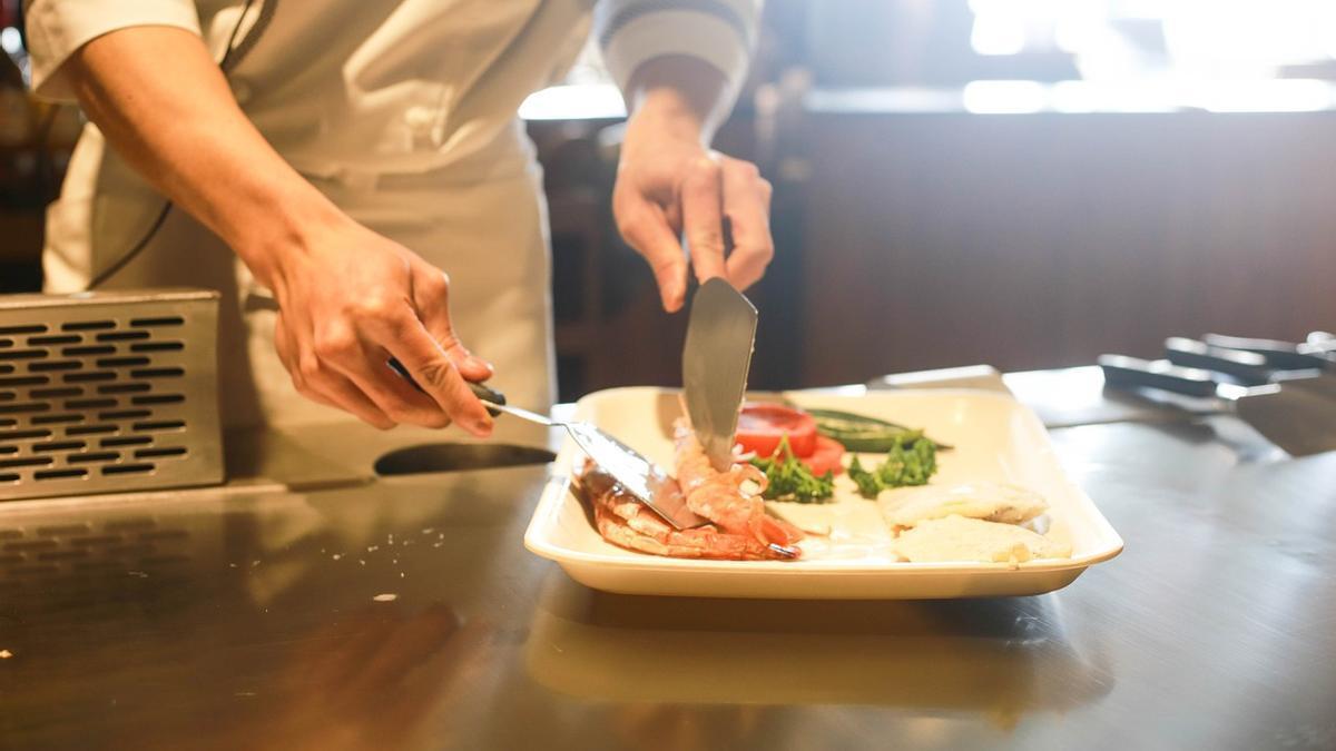 Varias de las plazas son como cocinero y/o auxiliar de cocina