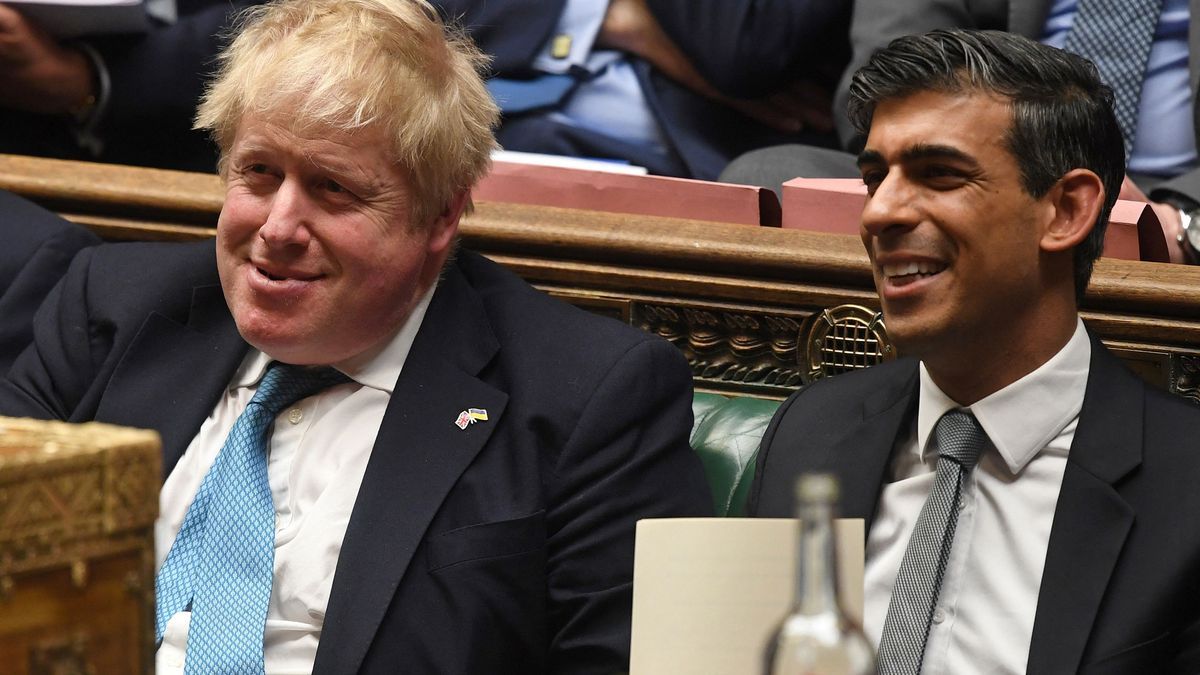 Boris Johnson, junto a Rishi Sunak