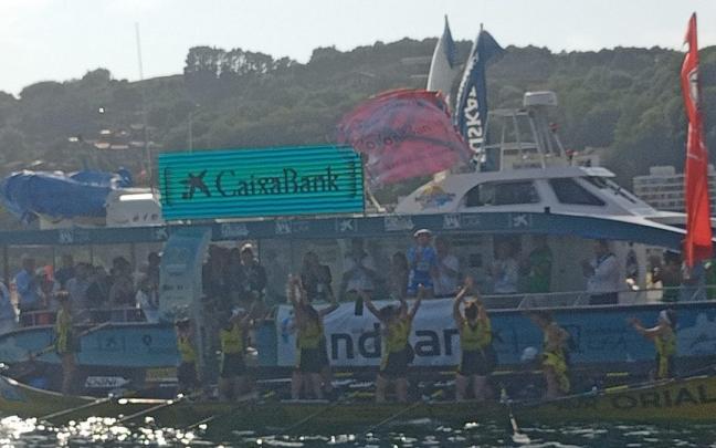 Las remeras de Orio celebran su triunfo en Hondarribia. Las remeras de Orio celebran su triunfo en Hondarribia.