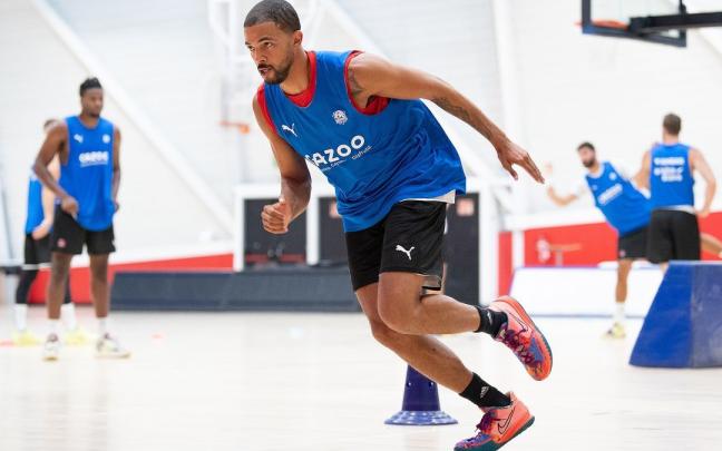 Thompson trabaja durante una de las sesiones de pretemporada realizadas por el Baskonia en el BAKH