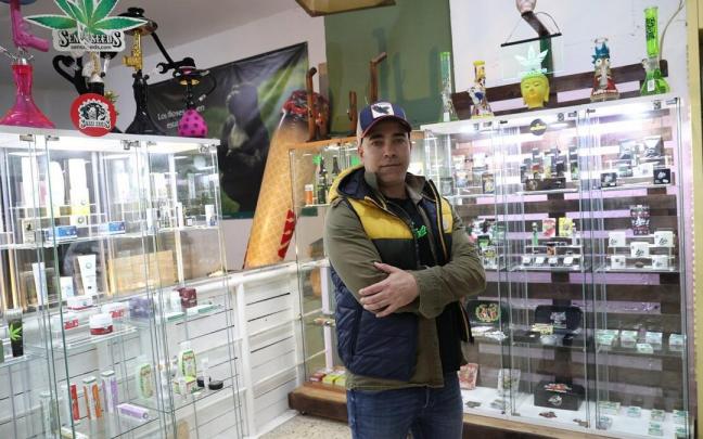 Víctor Culsa, en su local de Burlada, Marea Verde