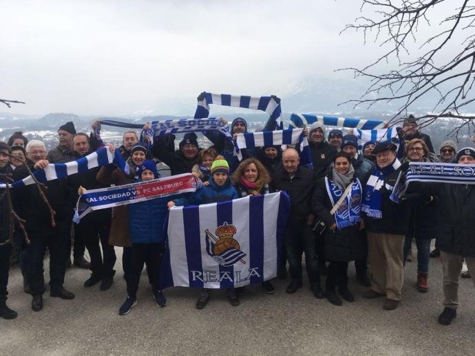 Aficionados de la Real, durante el desplazamiento a Salzburgo en 2018.