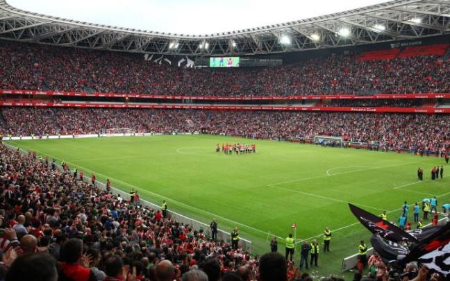 La afición durante un partido en San Mamés.