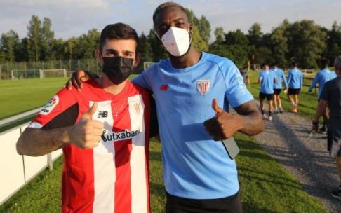 David con su ídolo, Iñaki Williams en Sankt Gallen