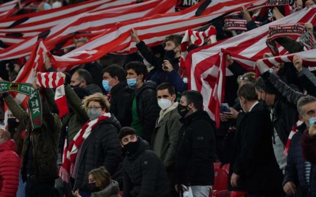 Aficionados del Athletic viendo un partido.