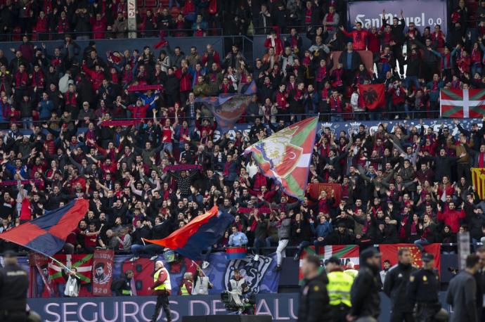 Aficionados de Osasuna durante último partido con público disputado en El Sadar, en marzo de 2020.