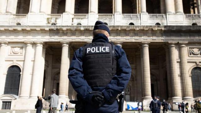 Imagen de un policía francés. Imagen de un policía francés.