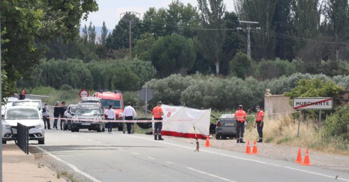 Agentes de la Policía Foral y científica, en el lugar de los hechos.