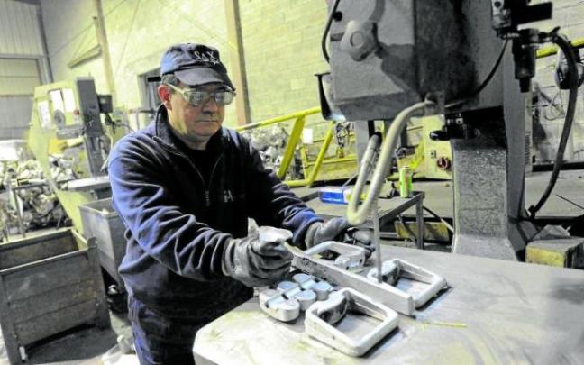 El metal es una de las actividades en las que los trabajadores se retiran con más antelación. Foto: J.M. Martínez