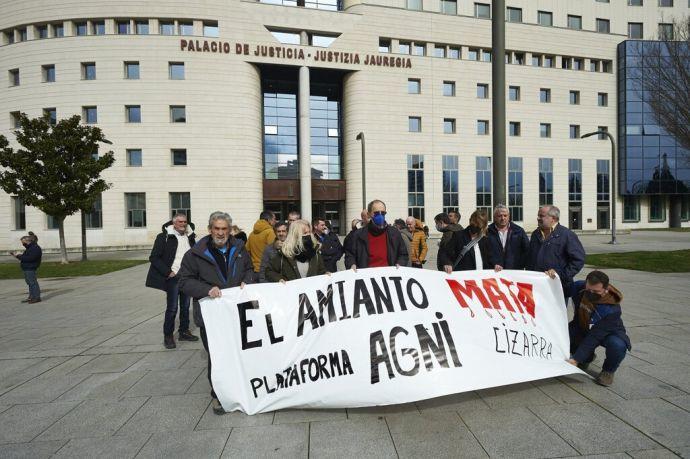 Protesta de la Plataforma de Afectados por el Amianto de Agni.