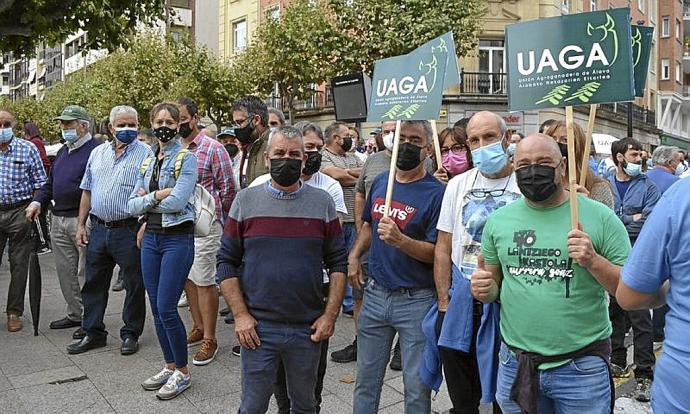 Los manifestantes, ayer, en Logroño.