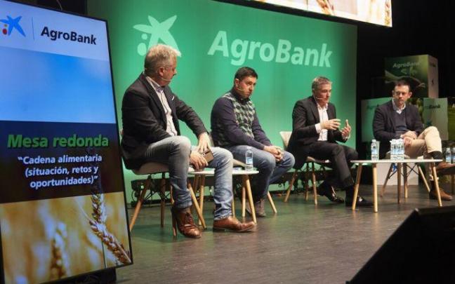 (Izda-dcha) Félix Bariáin (UAGN), Juanma Garro (Lacturales), Benito Jiménez (Congelados de Navarra) e Iban Guerricagoitia (Eroski).
