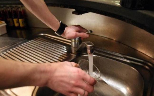 Ahorrar agua es fundamental para cuidar el planeta.