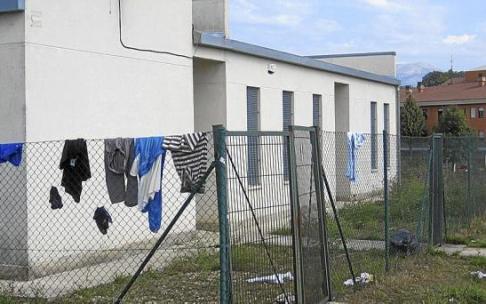 Edificio que alberga el albergue para temporeros de Agurain.