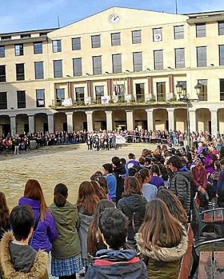 Concentración de 2020 en la Herriko Plaza de Llodio. Foto: A. O.