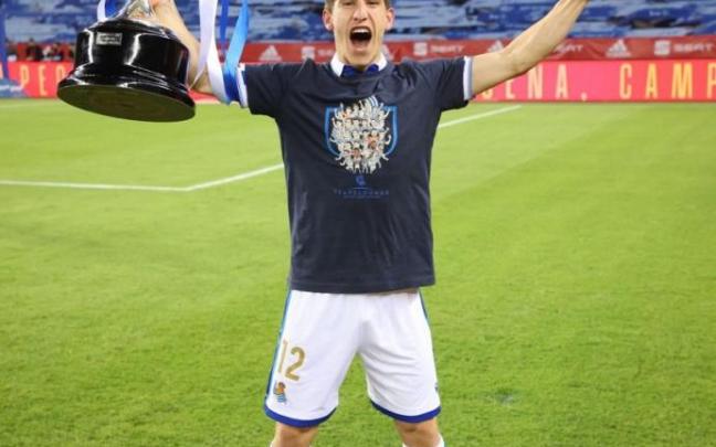 Aihen Muñoz celebra la conquista de la Copa del Rey Aihen Muñoz celebra la conquista de la Copa del Rey