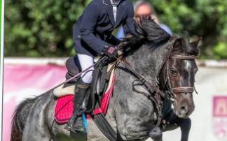 Aiora Gerekiz, con 'Titán', durante la competición.