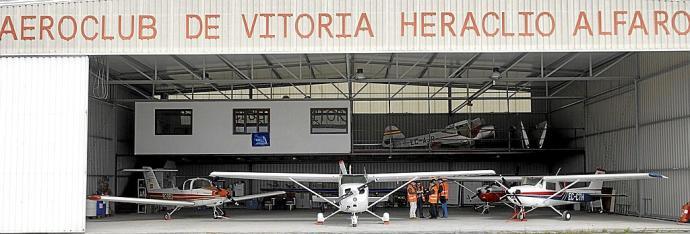 Interior del hangar del Aeroclub Heraclio Alfaro en Foronda, en una imagen de archivo.