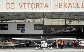 Interior del hangar del Aeroclub Heraclio Alfaro en Foronda, en una imagen de archivo.
