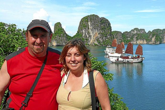 Aitor Casado y Mar Torrijos en Halong, Vietnam. Foto: N.G.