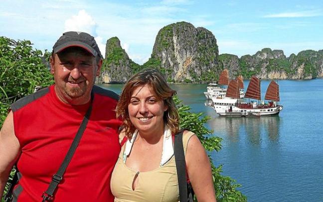 Aitor Casado y Mar Torrijos en Halong, Vietnam. Foto: N.G.
