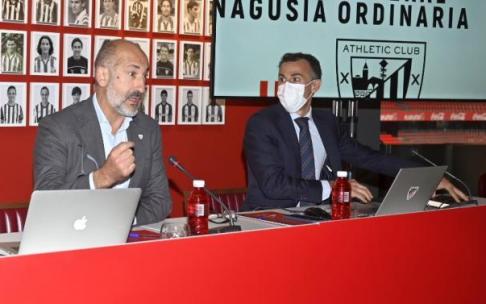 Aitor Elizegi y Jon Berasategi, durante la comparecencia de esta mañana.