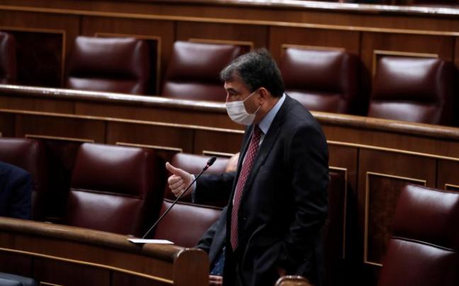 El portavoz del PNV, Aitor Esteban, en la sesión de control al Gobierno