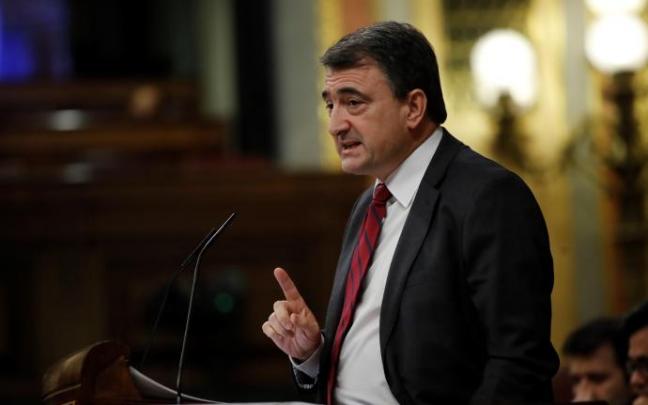 El portavoz del PNV en el Congreso, Aitor Esteban, durante una de sus intervenciones en la cámara El portavoz del PNV en el Congreso, Aitor Esteban, durante una de sus intervenciones en la cámara