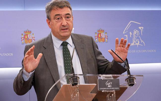 Aitor Esteban comparece desde el Congreso.