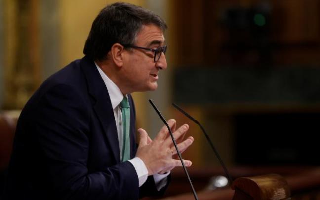 El portavoz del PNV, Aitor Esteban, durante su intervención en el Congreso