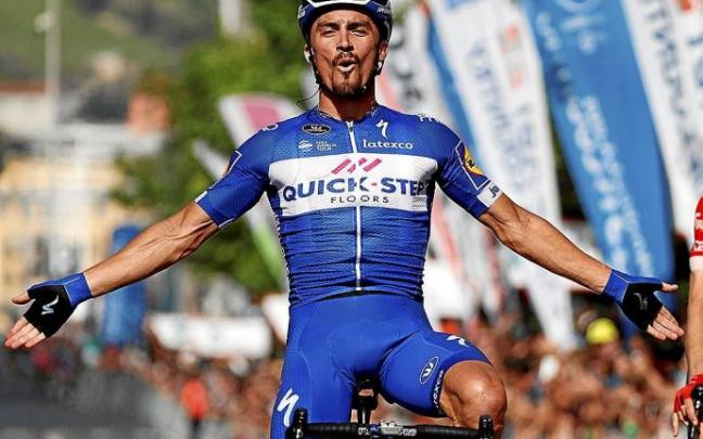 Julian Alaphilippe celebra su victoria en la Clásica de San Sebastián de 2018. Foto: Efe Julian Alaphilippe celebra su victoria en la Clásica de San Sebastián de 2018. Foto: Efe
