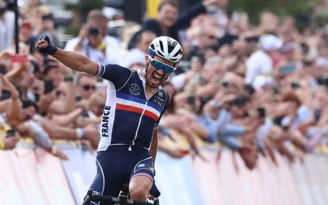Julian Alaphilippe, exultante tras conquistar el Mundial por segunda vez consecutiva. Julian Alaphilippe, exultante tras conquistar el Mundial por segunda vez consecutiva.