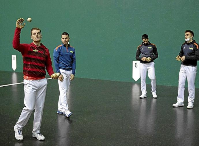 De izquierda a derecha: Unai Laso, Ander Imaz, Jon Ander Albisu y Jon Ander Peña, ayer en el Labrit.