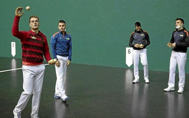 De izquierda a derecha: Unai Laso, Ander Imaz, Jon Ander Albisu y Jon Ander Peña, ayer en el Labrit. De izquierda a derecha: Unai Laso, Ander Imaz, Jon Ander Albisu y Jon Ander Peña, ayer en el Labrit.