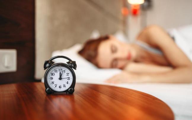 Ir a dormir a la misma hora y hacerlo en el momento más adecuado ayuda a mantener una buena salud. Ir a dormir a la misma hora y hacerlo en el momento más adecuado ayuda a mantener una buena salud.