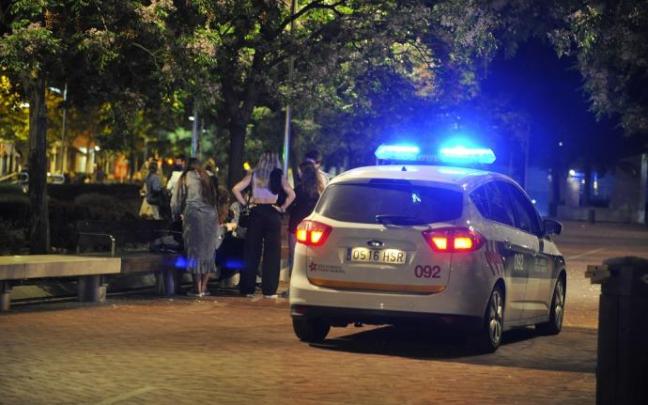 Una patrulla, en la noche bilbaina Una patrulla, en la noche bilbaina