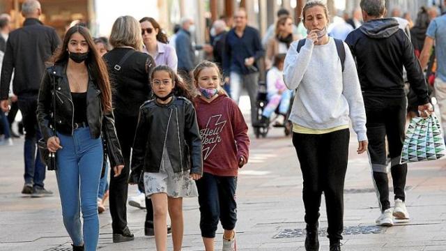 La población joven cada vez es menos en Álava, pese a que la edad media, 45 años, es la más baja de los tres territorios vascos. Foto: Josu Chavarri