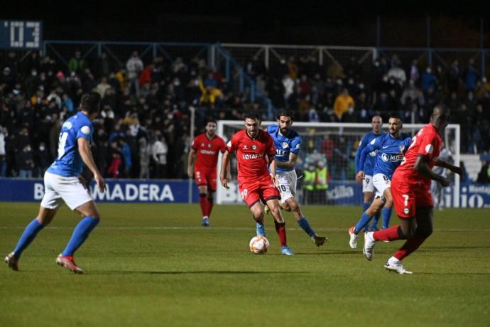 Partido de Copa entre el Linares y el Alavés