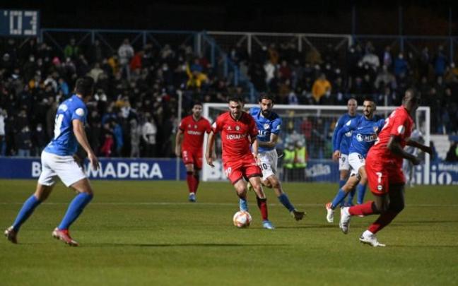 Partido de Copa entre el Linares y el Alavés