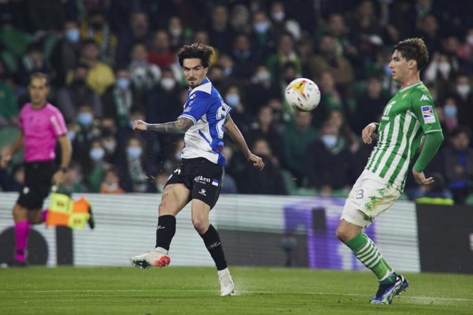 Jason Remeseiro durante el último choque entre el Real Betis y el Alavés en el Benito Villamarín.