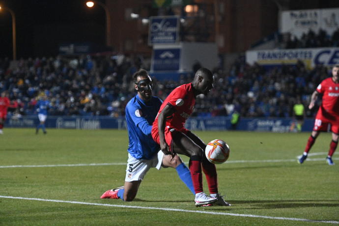 Sylla controla el balón en un momento del partido