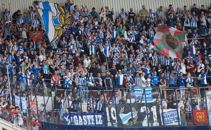 Aficionados del Alavés en El Sadar.