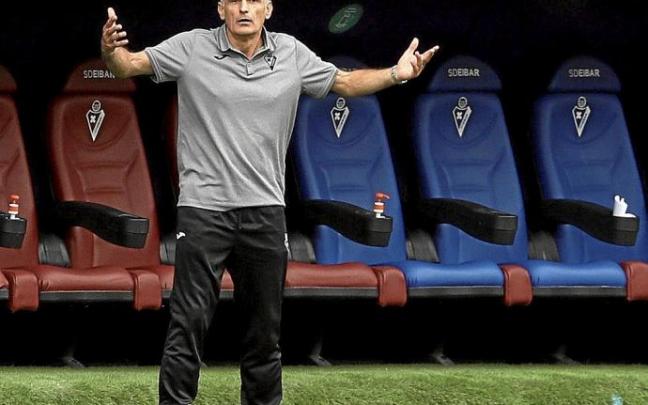 Mendilibar, durante un partido de la pasada temporada con el Eibar. Foto: Javi Colmenero