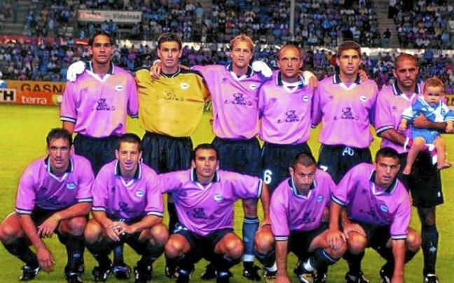 14 de septiembre de 2000. Mendizorroza. De pie (izda. a dcha.): Astudillo, Martín Herrera, Jordi Cruyff, Desio, Geli y Karmona. Agachados (izda. a dcha.): Téllez, Ibón Begoña, Pablo Gómez, 'Javi' Moreno y Contra. Foto: Archivo Ibón Begoña 14 de septiembre de 2000. Mendizorroza. De pie (izda. a dcha.): Astudillo, Martín Herrera, Jordi Cruyff, Desio, Geli y Karmona. Agachados (izda. a dcha.): Téllez, Ibón Begoña, Pablo Gómez, 'Javi' Moreno y Contra. Foto: Archivo Ibón Begoña