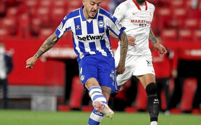 El Alavés cerró la temporada en el Pizjuán, donde Joselu fue protagonista. Foto: Área 11