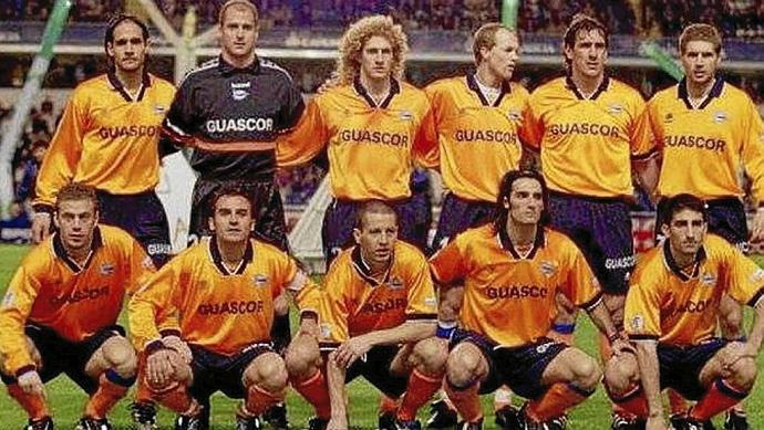 10 de febrero de 2002. La Rosaleda. Málaga-Deportivo Alavés (1-0). De pie (izda. a dcha.): Astudillo, 'Kike', Coloccini, Jordi Cruyff, Téllez y Geli. Agachados (izda. a dcha.): Rubén Navarro, Pablo Gómez, Ibón Begoña, Llorens y Turiel.